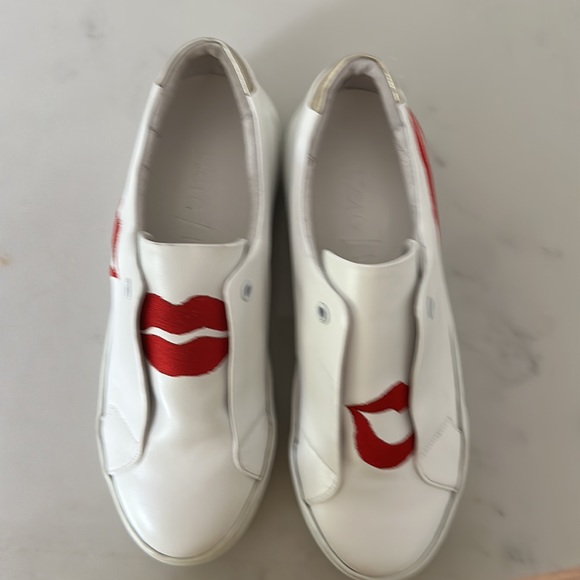 Here/ Now brand size 36 (5 1/2) white leather w/red Embroidered “kiss” detail - Picture 5 of 9